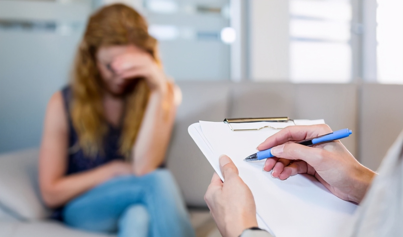 抑郁症患者养猫好还是养狗好,抑郁症的人养猫狗能有帮助吗