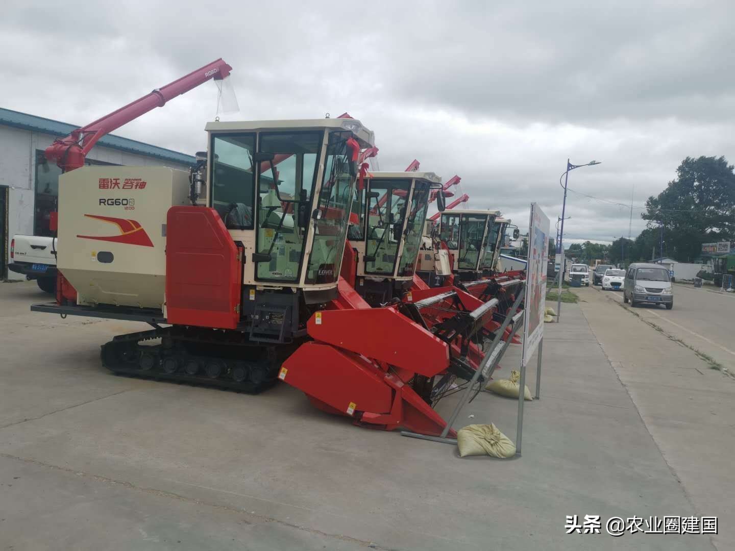 雷沃崛起,最新款雷沃收割机推荐