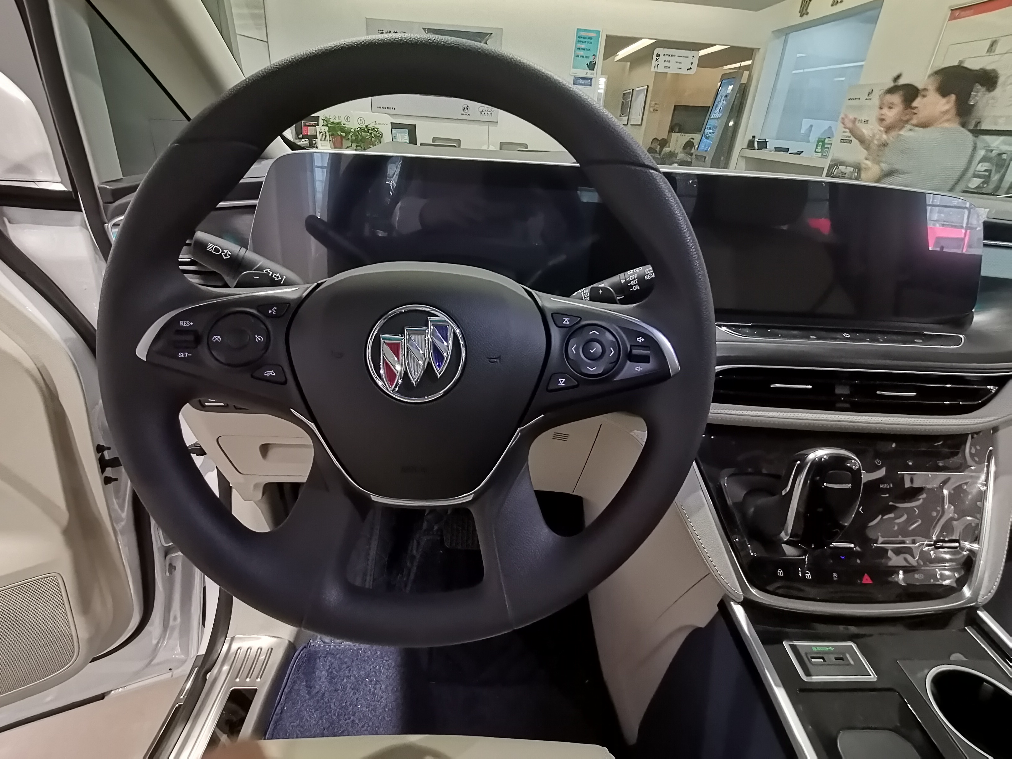 最新款别克gl8商务车陆尊,2022年gl8陆尊