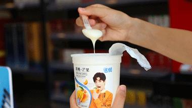 OMG！新佳宜便利店12周年庆全场第二件半价，场面即将失控