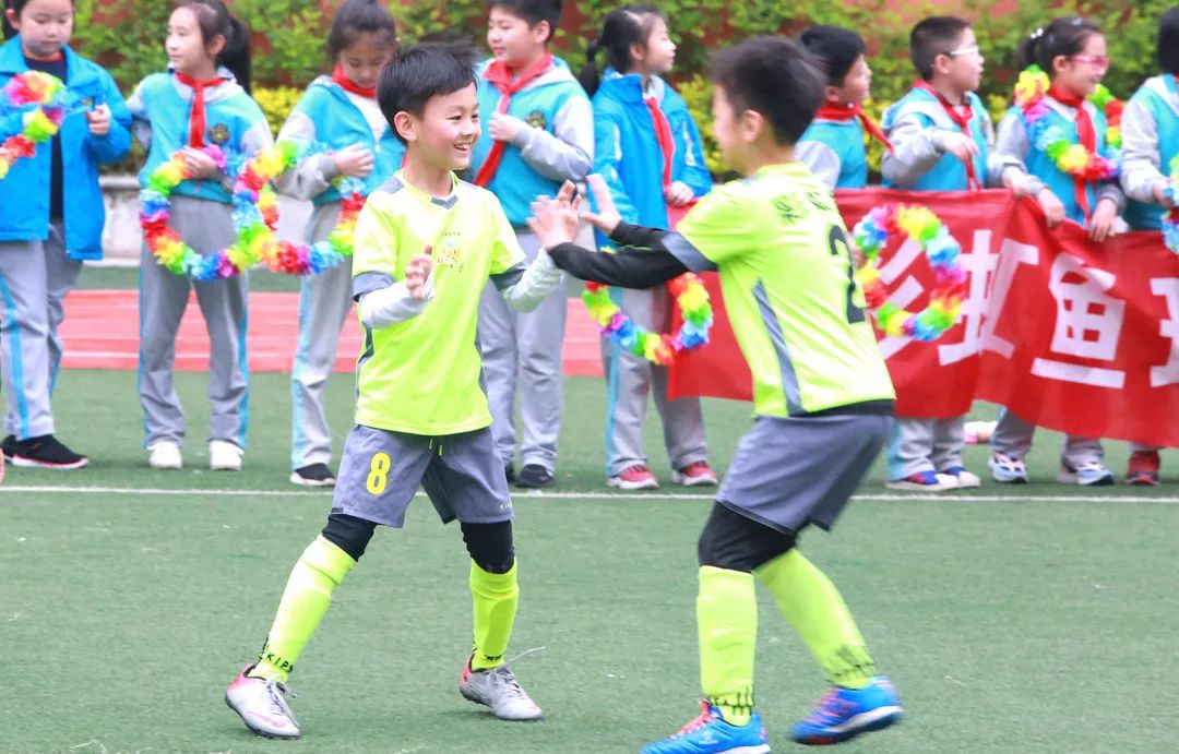 足球转动梦想绿茵放飞希望——曲江南湖小学举办第二届校园足球赛