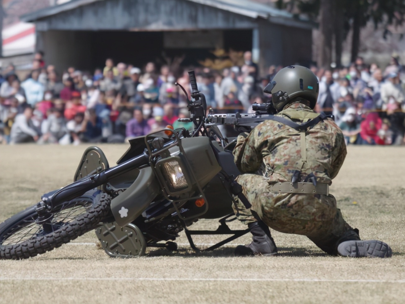 日本摩托车侦察队视频,日本自卫队摩托都是柴油吗