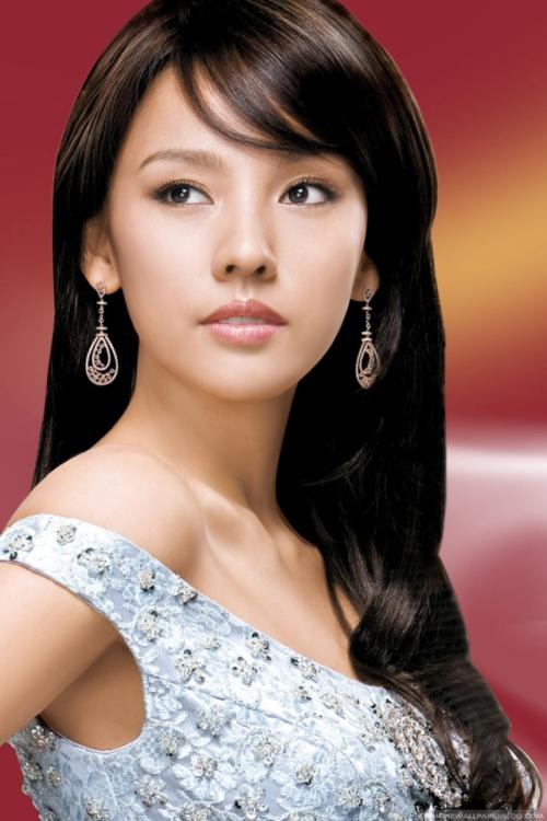 她性感火爆无人能敌，被誉为国民妖精，现在强势回归，魔粉们炸了