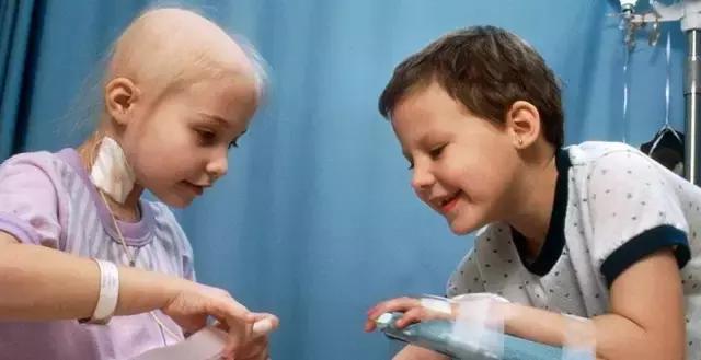 戴15元手表，租一居室，秘密捐出560亿，他活出了上帝的模样！