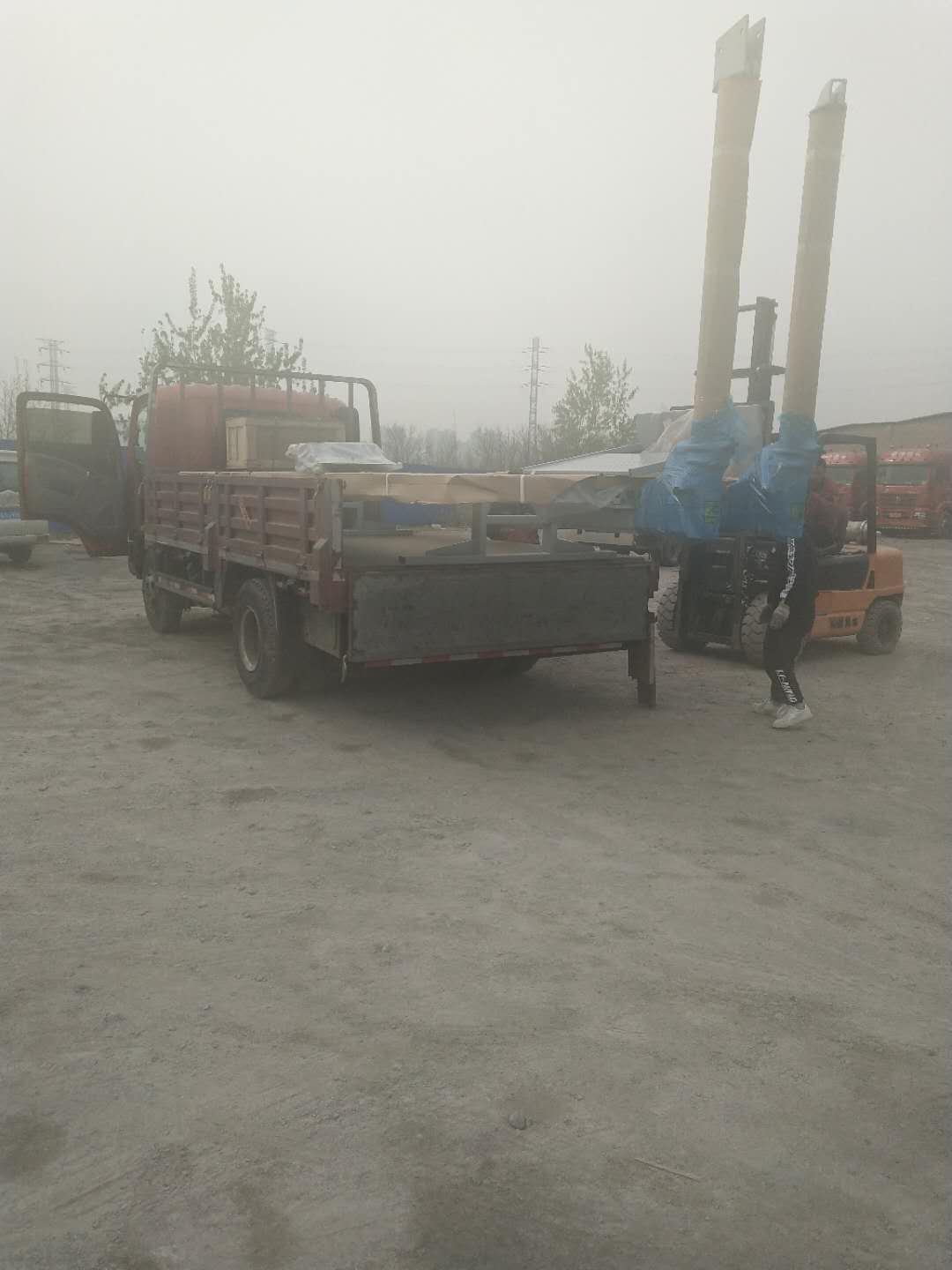 9米6高栏拉绿通700公里要多少钱,9.6米高栏拉绿通注意事项