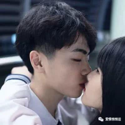 男人说累了要抱抱怎么高情商回复,男生说我累了女生回怼