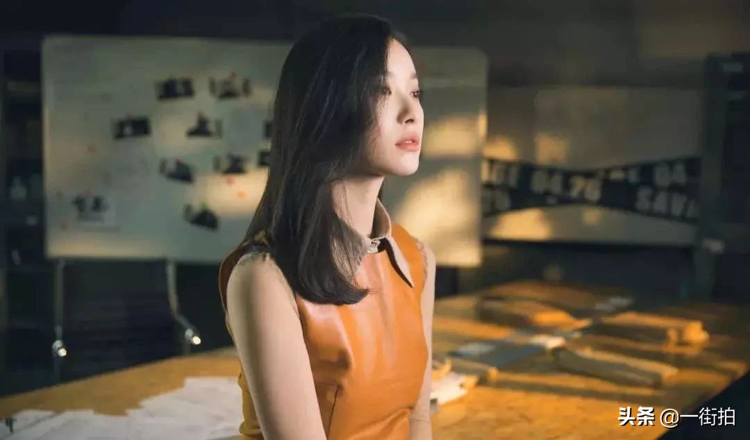 倪妮旅拍布袋垮裤好接地气,带货女王的魅力“眼神杀”无懈可击!