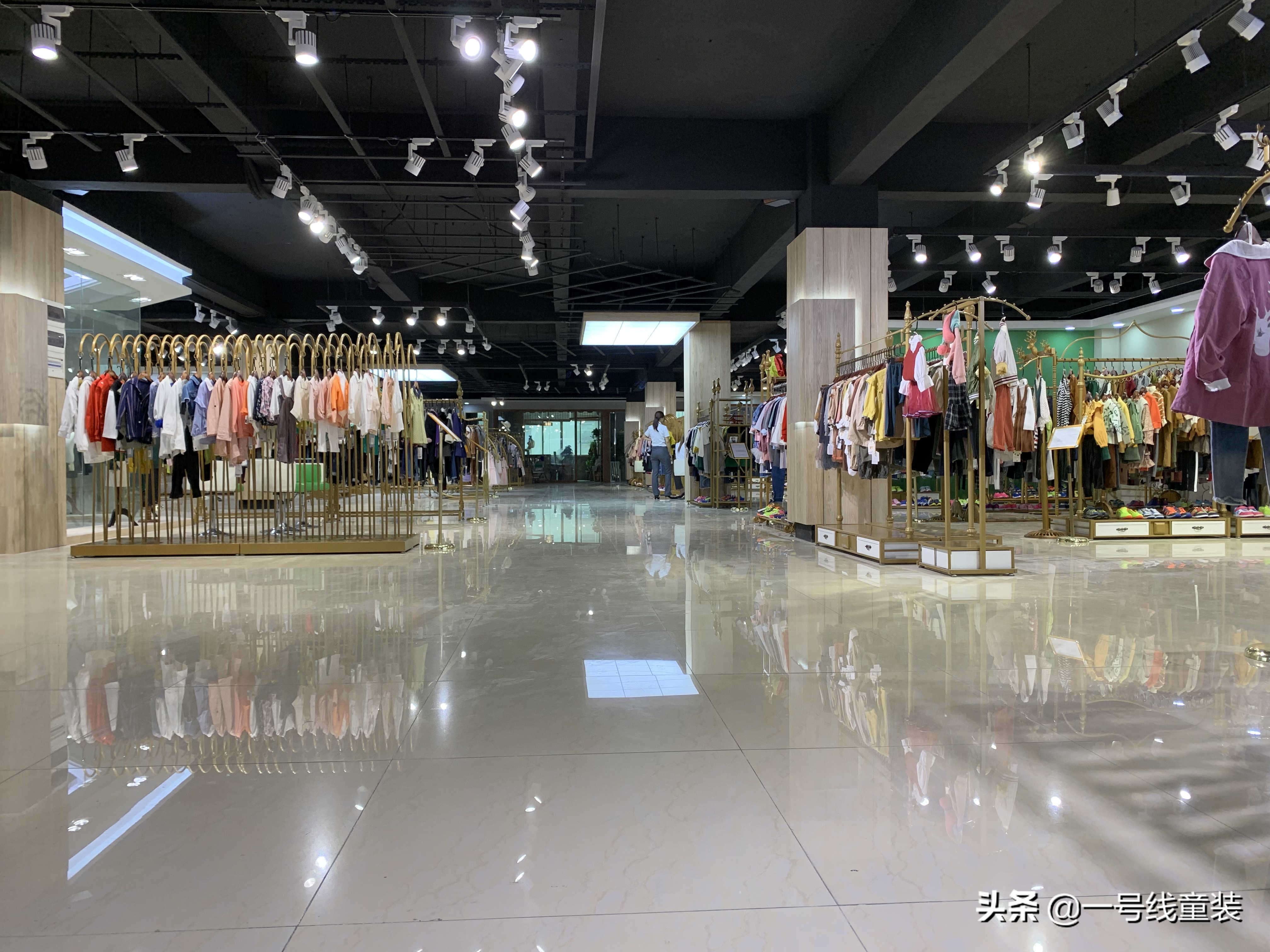 童装折扣怎么做好卖呢,品牌折扣童装店也需要注意形象吗