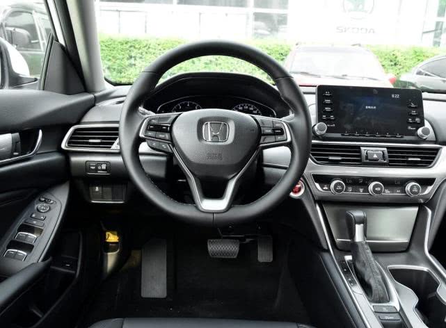 没买大众迈腾，全款裸车176800提本田雅阁，两万公里最低油耗5.9