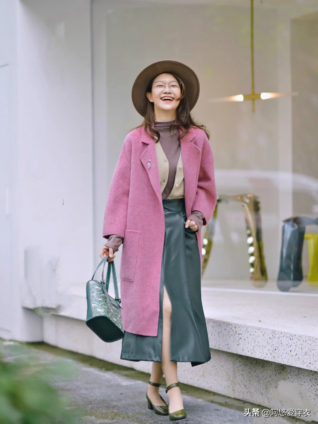 肩宽又胖的女生怎么选大衣,肩宽的胖mm穿什么大衣显瘦