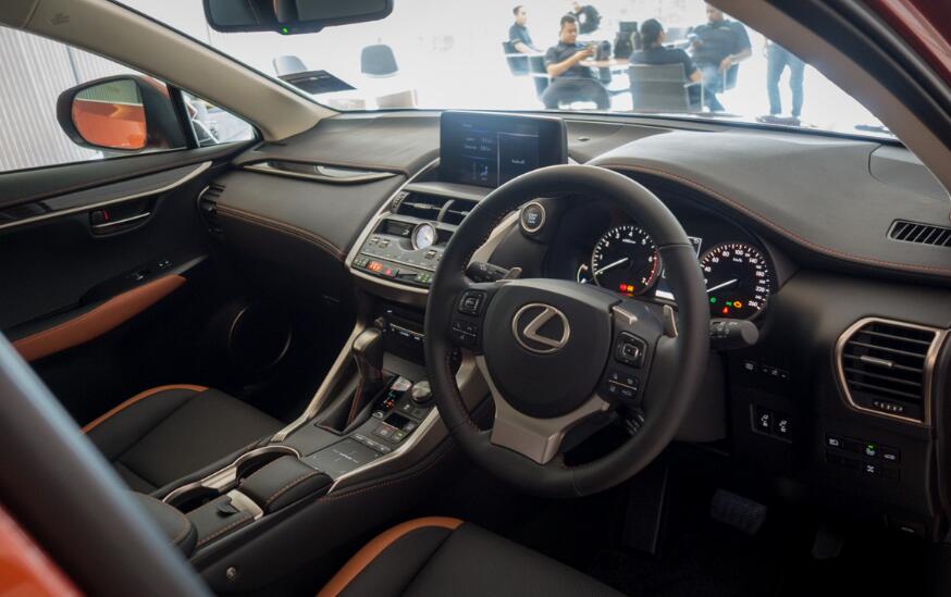 雷克萨斯nx300后排空间乘坐体验,新款雷克萨斯nx300四驱落地价格