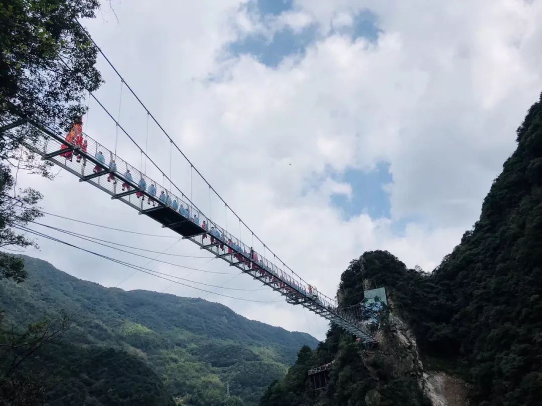 宁波五龙潭玻璃桥感觉怎么样,宁波五龙潭风景区玻璃桥