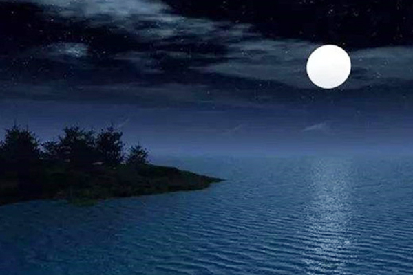 春江花月夜中贯穿全诗的中心意象,春江花月夜是诗中之诗