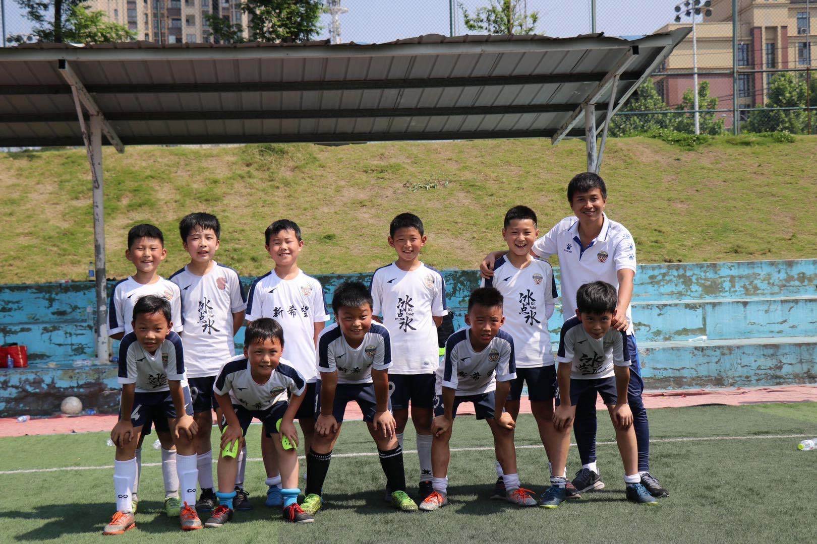 10岁足球青训的训练,刚刚接触足球的孩子的青训细节