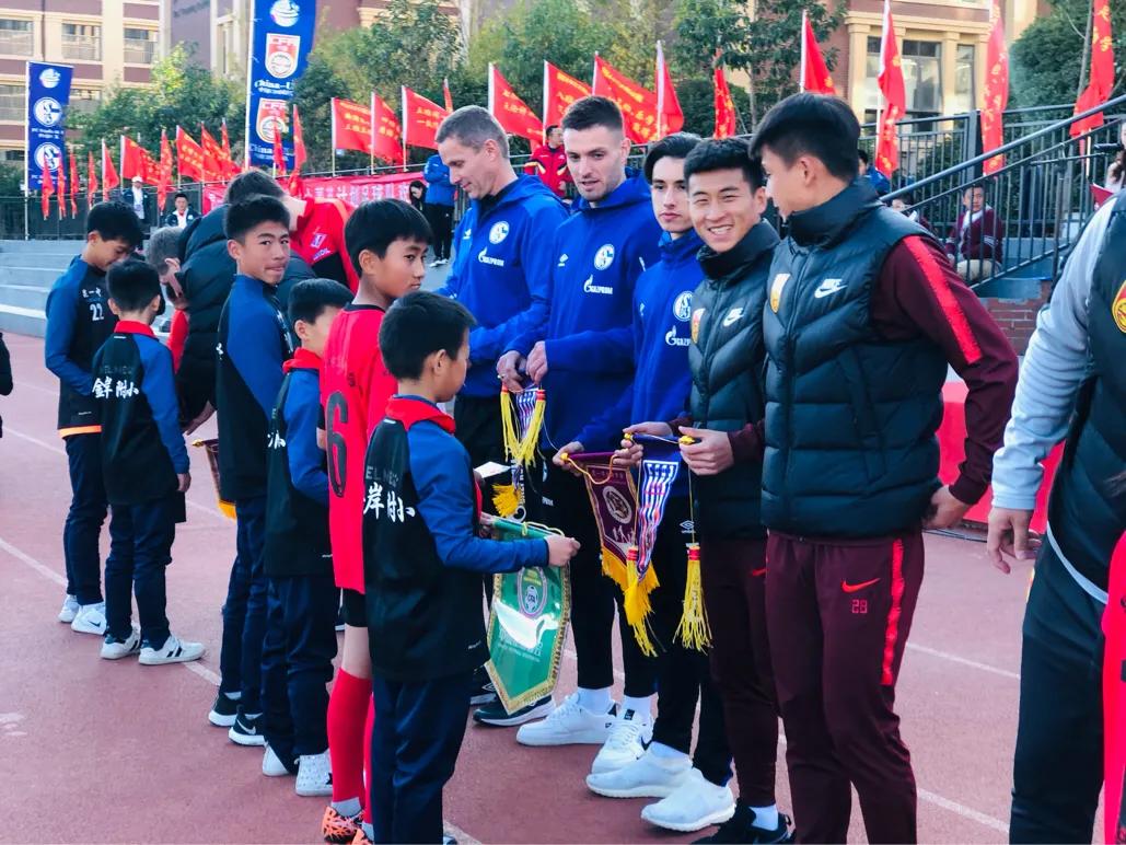 “一带一路彩云之南”国际足球邀请赛走进昆明金岸中学