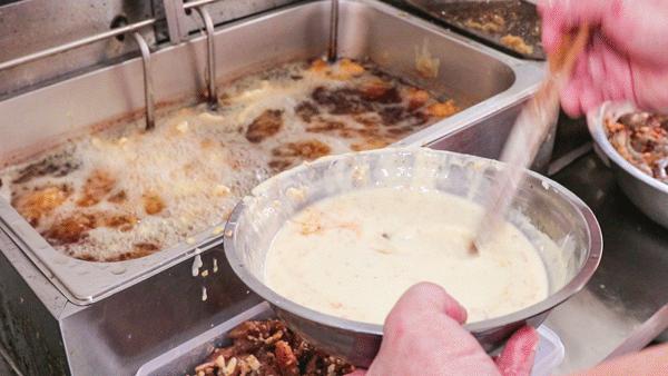 藏在厦门老社区的夫妻炸料摊，20元吃遍鲨鱼鸡腿醋肉菜丸