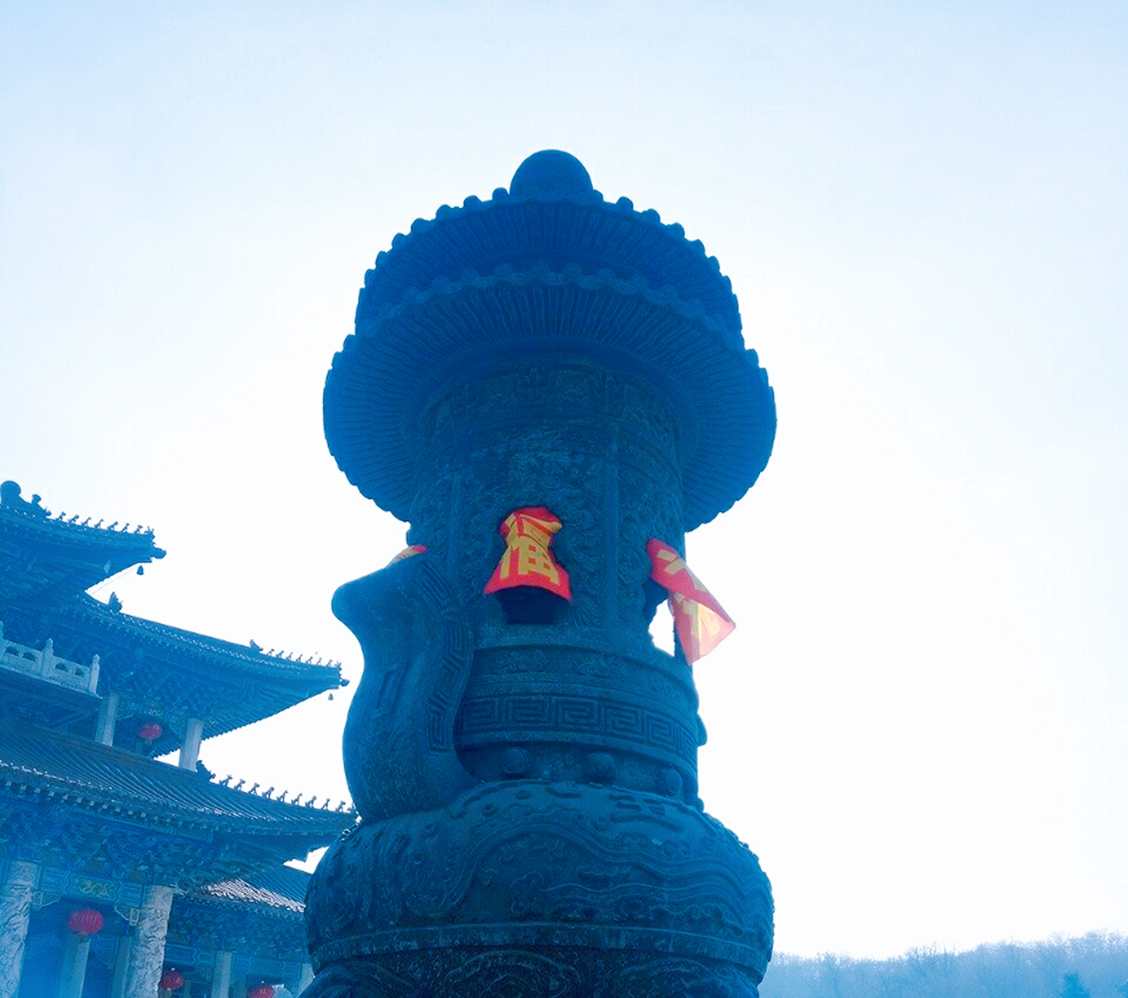 辽宁“井中王”玉石，重量超260吨，被大师雕刻成“双面玉佛”