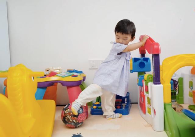 蹦床冠军何雯娜抖音号,蹦床冠军何雯娜艺术照