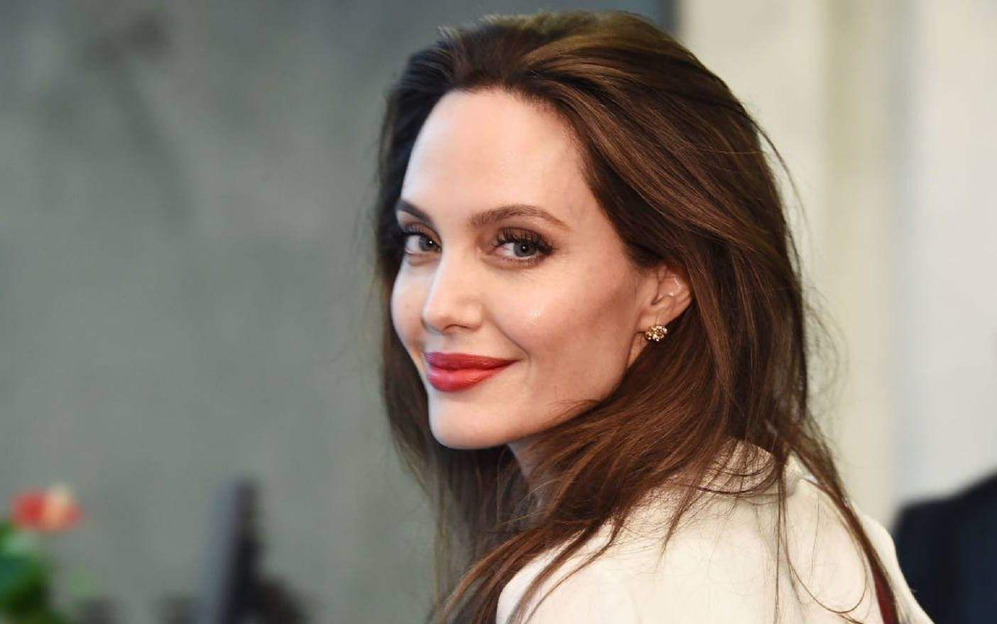 脸上有这些特点的女生真的很显老,脸大的女人有几个特征