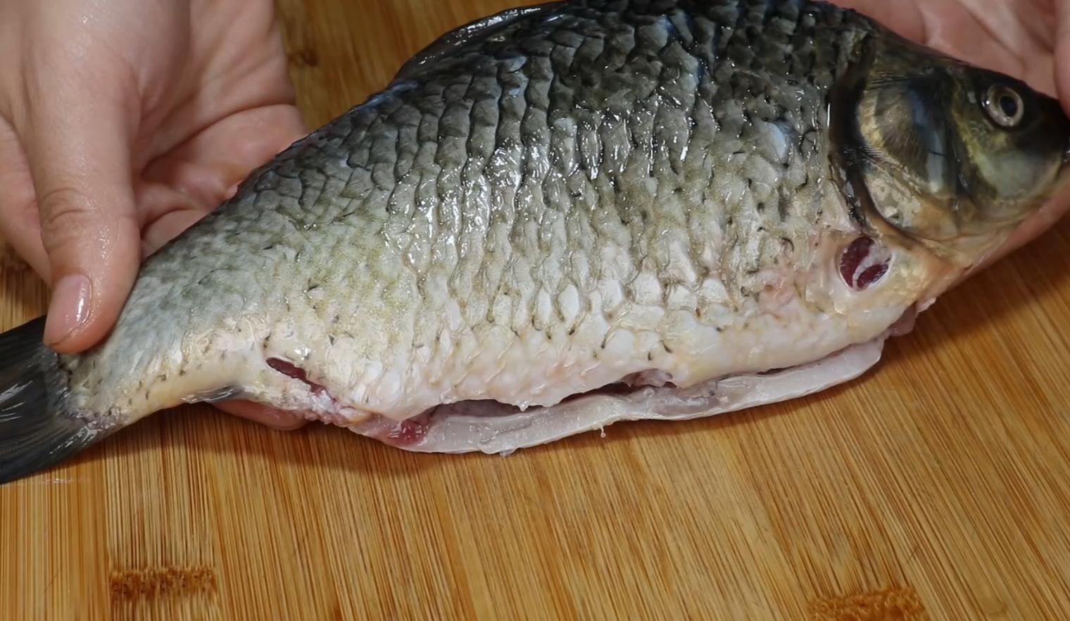 鱼的四个部位毒素最强,鱼身上4个部位千万别吃