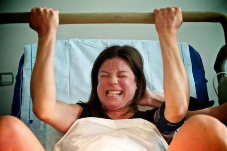 十七分钟记录生孩子顺产疼痛难忍,顺产后小腹一阵阵疼痛什么时候好