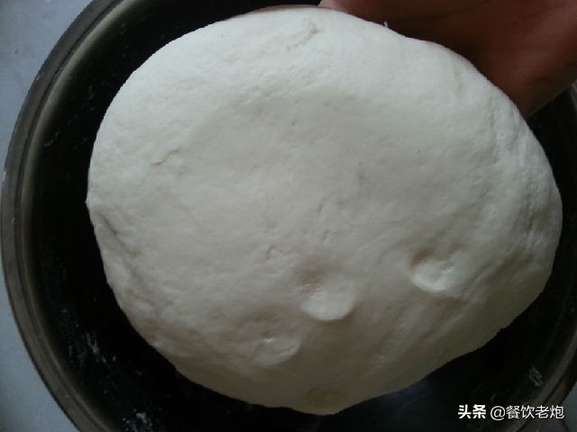 最简单包包子手法教程,教学简单包子的包法慢动作