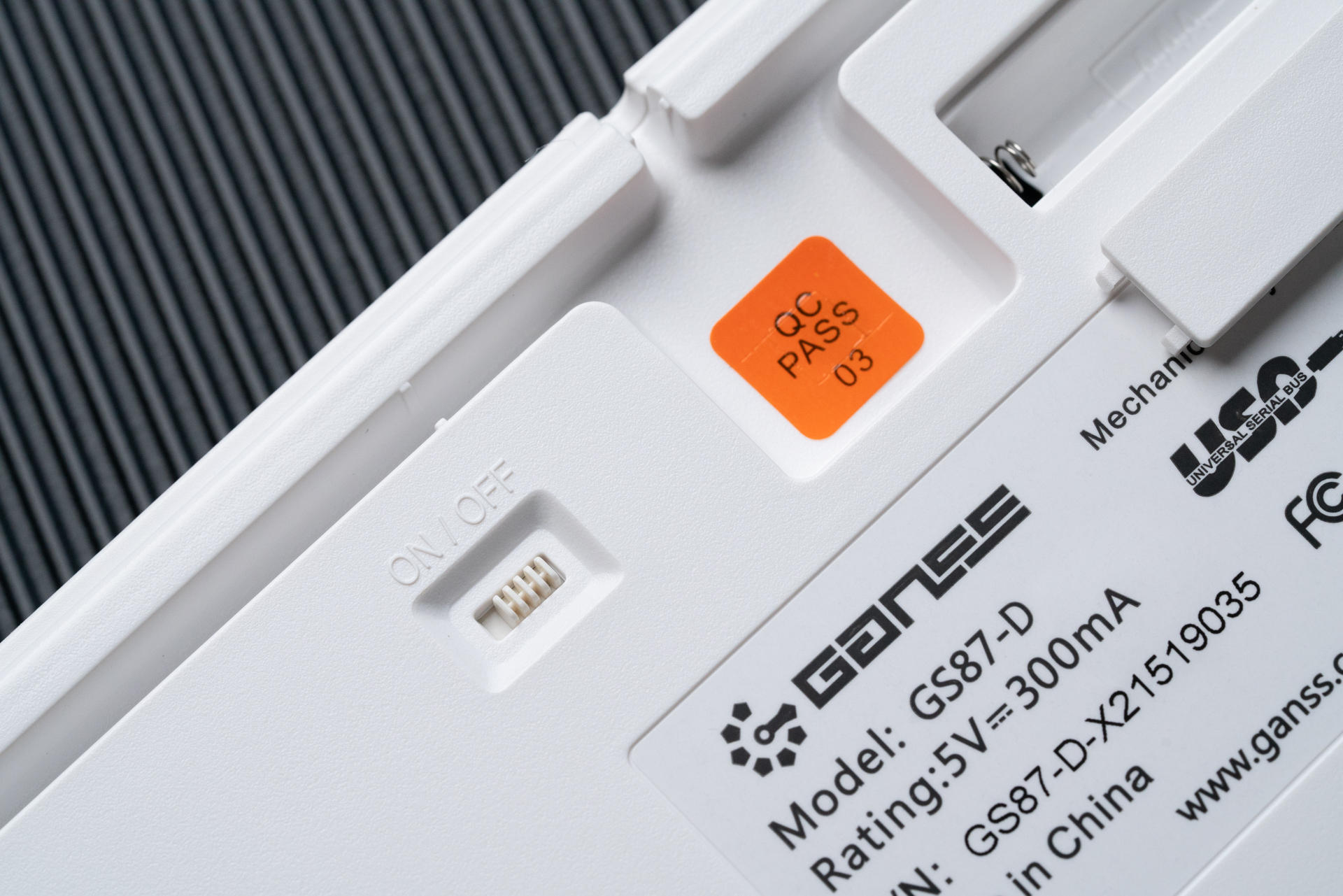 入门级性价比热插拔键盘,高斯键盘gs87d什么轴最好用