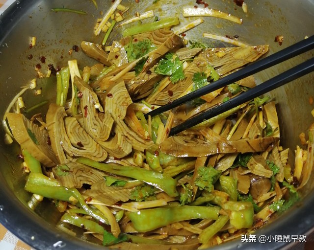 凉拌火腿怎么调的好吃,凉拌菜里的素火腿是怎么做的