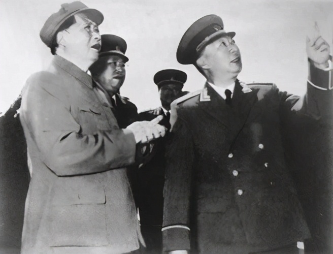 *荣臻聂**夫人张瑞华，为国40年没升职，独女成新中国第一位女中将