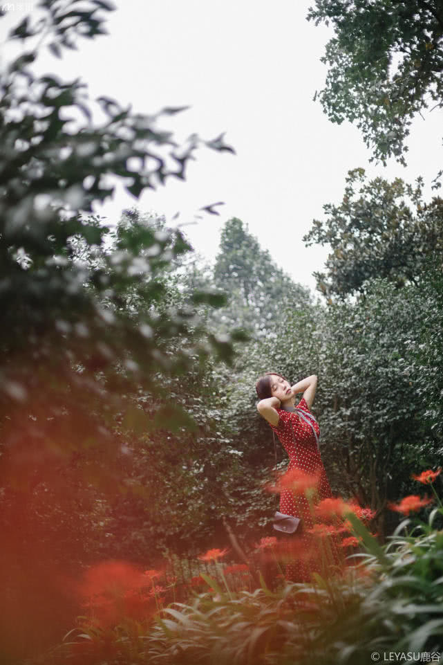 随性慵懒波点裙,少女感十足的波点裙