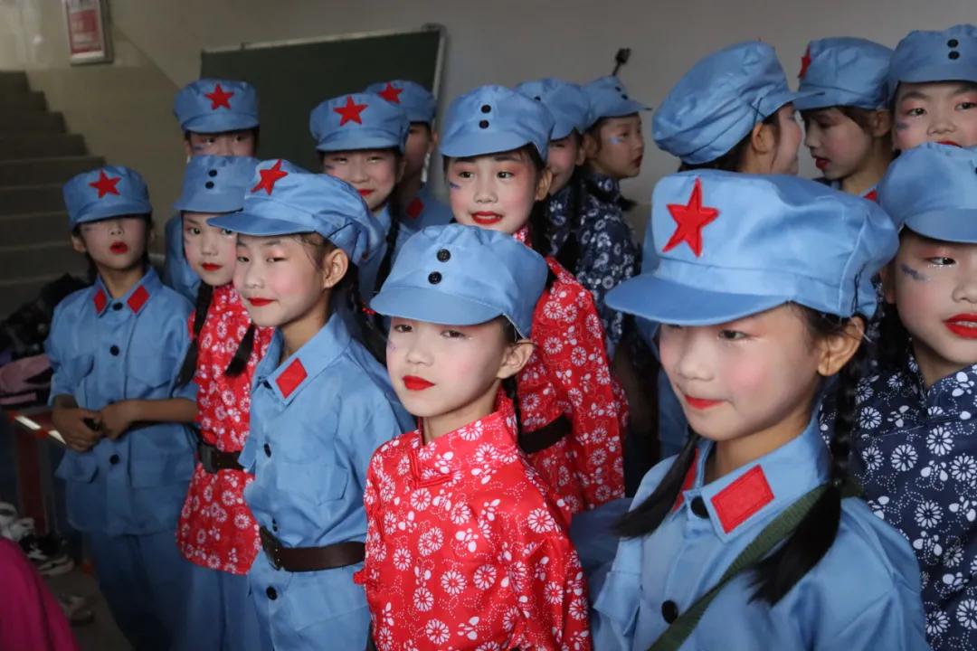 儿童庆祝建党100周年文艺汇演,庆祝建党百年文艺演出儿童合唱