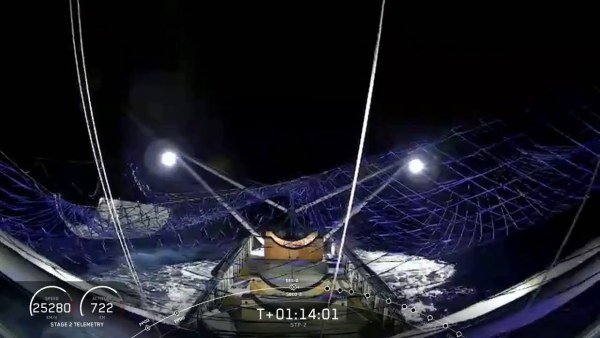 首次重型猎鹰发射成功,猎鹰重型火箭首飞成功视频回顾