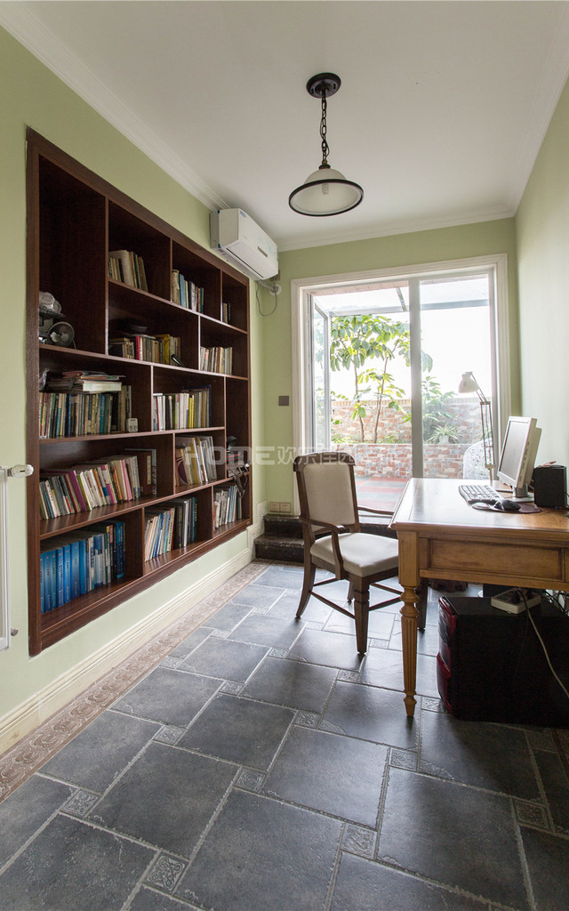 书柜装修如何装书多又防尘,简单大气的装修风格书柜墙