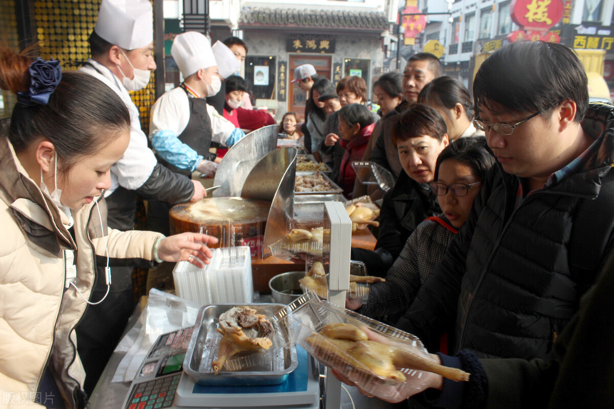 做卤菜一个月卖三万的利润,西安小伙卖卤味一年免费教学徒