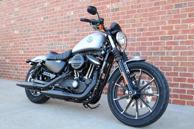 运动巡航车——哈雷883，V型双缸发动机、皮带传动，独具魅力