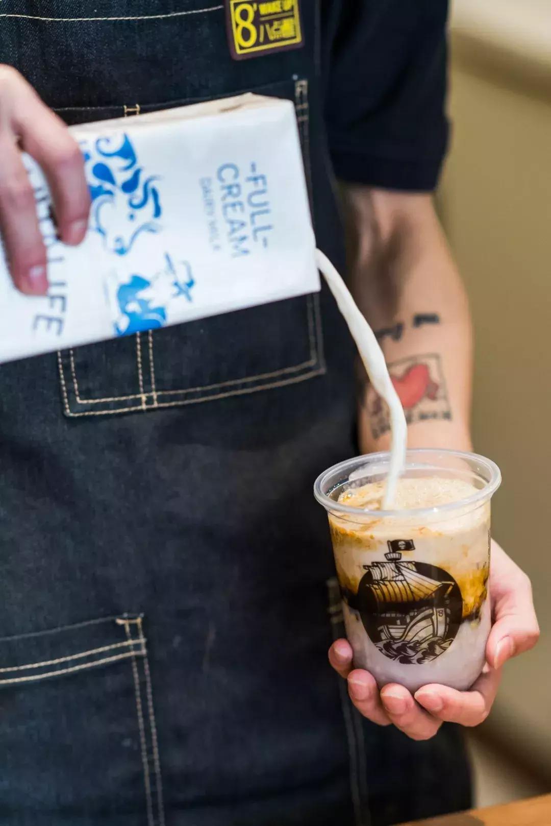 曝光！奶茶界Gucci新出了款“饱饱茶”，连续10天买1送1！