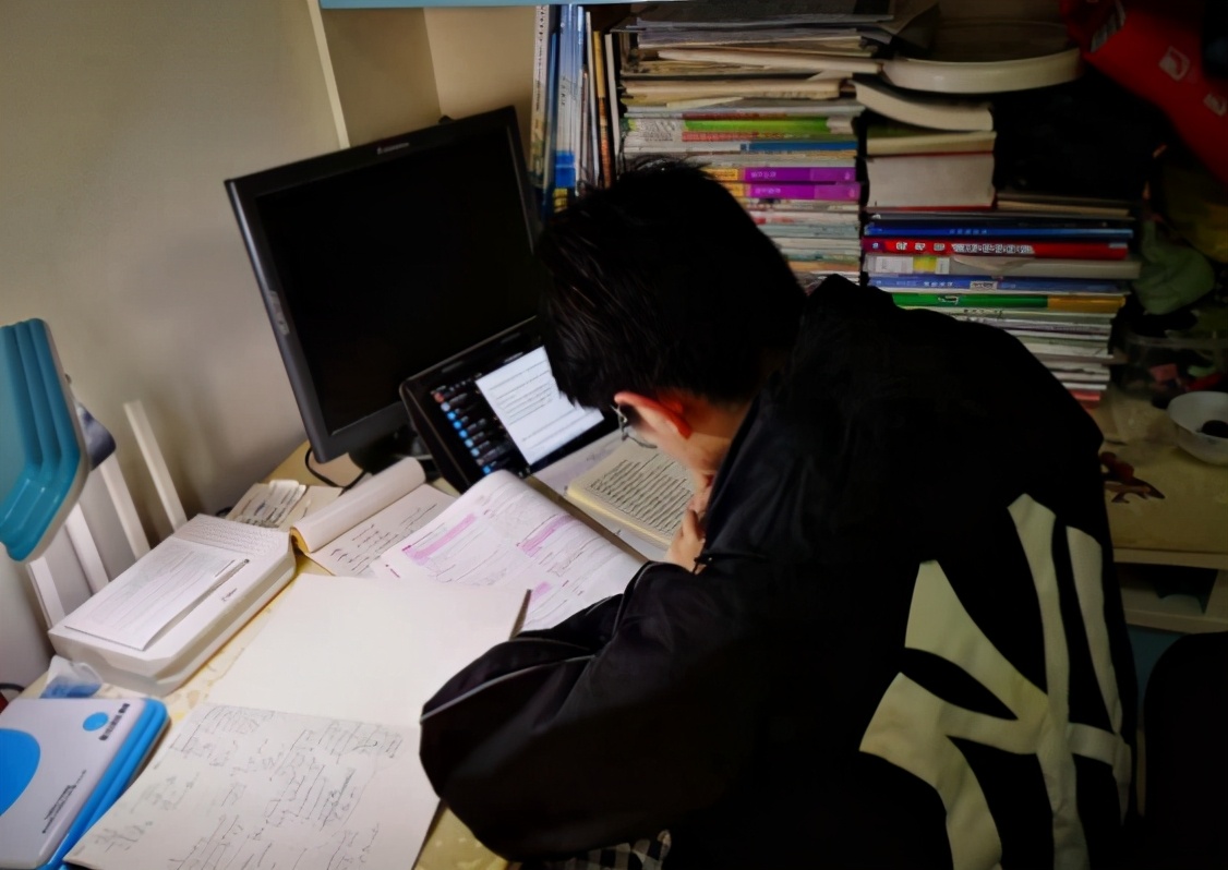 高中生到底是住校好？还是走读好？班主任：家长可不能大意