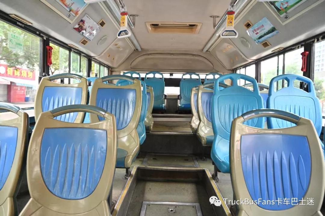 福州公交经典车型，头顶大包的10.5米宇通A74CNG公交车