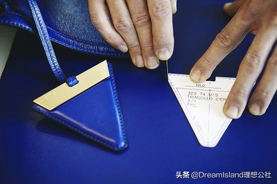 loewe半月形手袋手提包,loewe走秀款包包