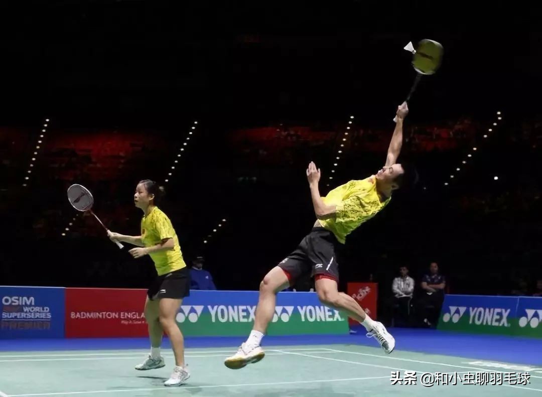 冬天天冷，在家照样可以练羽毛球！这样练效果超级好