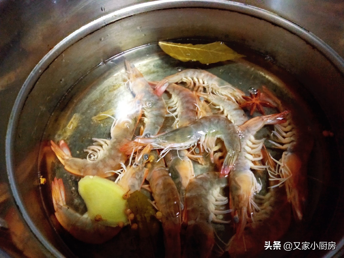 水煮虾是要热水下锅还是冷水下锅,正宗水煮虾的做法是热水还是冷水