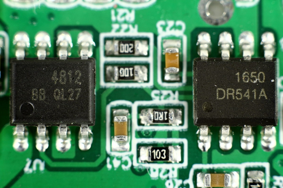 yeelight无线充电夜灯拆解,拆解cyansky手电筒