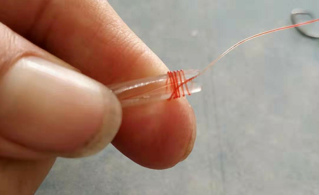 用笔芯做系钩器,怎么用圆珠笔自制绑钩神器