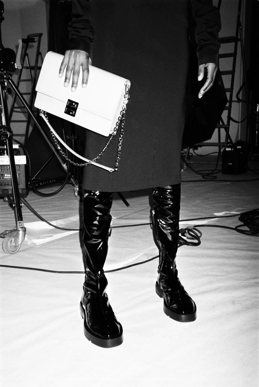 乃万曾可妮直播,纪梵希女包值钱吗