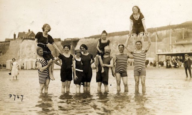 今年最流行泳衣男士,经典男款泳衣推荐