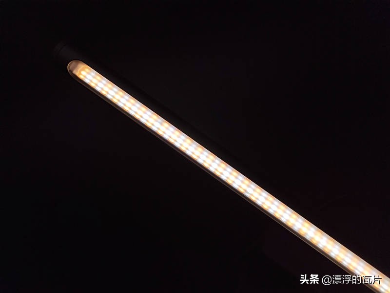 显示器挂灯的正确方法,显示器挂灯白天有用吗