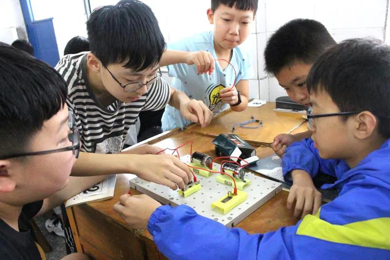 太嗨了！十足趣味+七彩梦想=百分快乐！