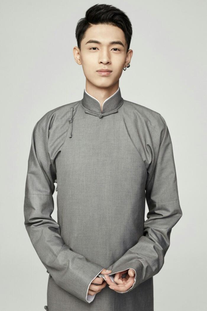 德云社收龙字科张云雷秦霄贤同框,秦霄贤直播回放全过程连线张云雷