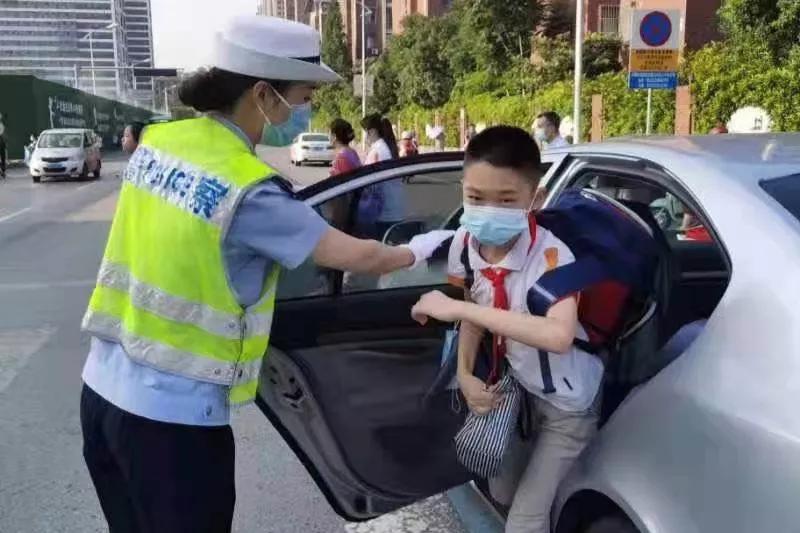 【我为群众办实事】开学“大片”，他们怎会缺席！