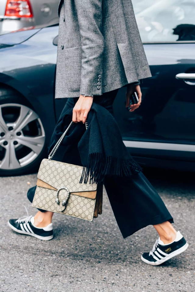 帆布鞋百搭是哪种颜色,帆布鞋经典百搭款